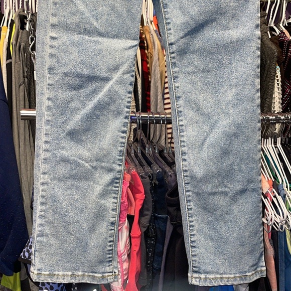 SHEIN size 140 I guess it’s kids 14 cause they are small denim jeans like new - Picture 4 of 8